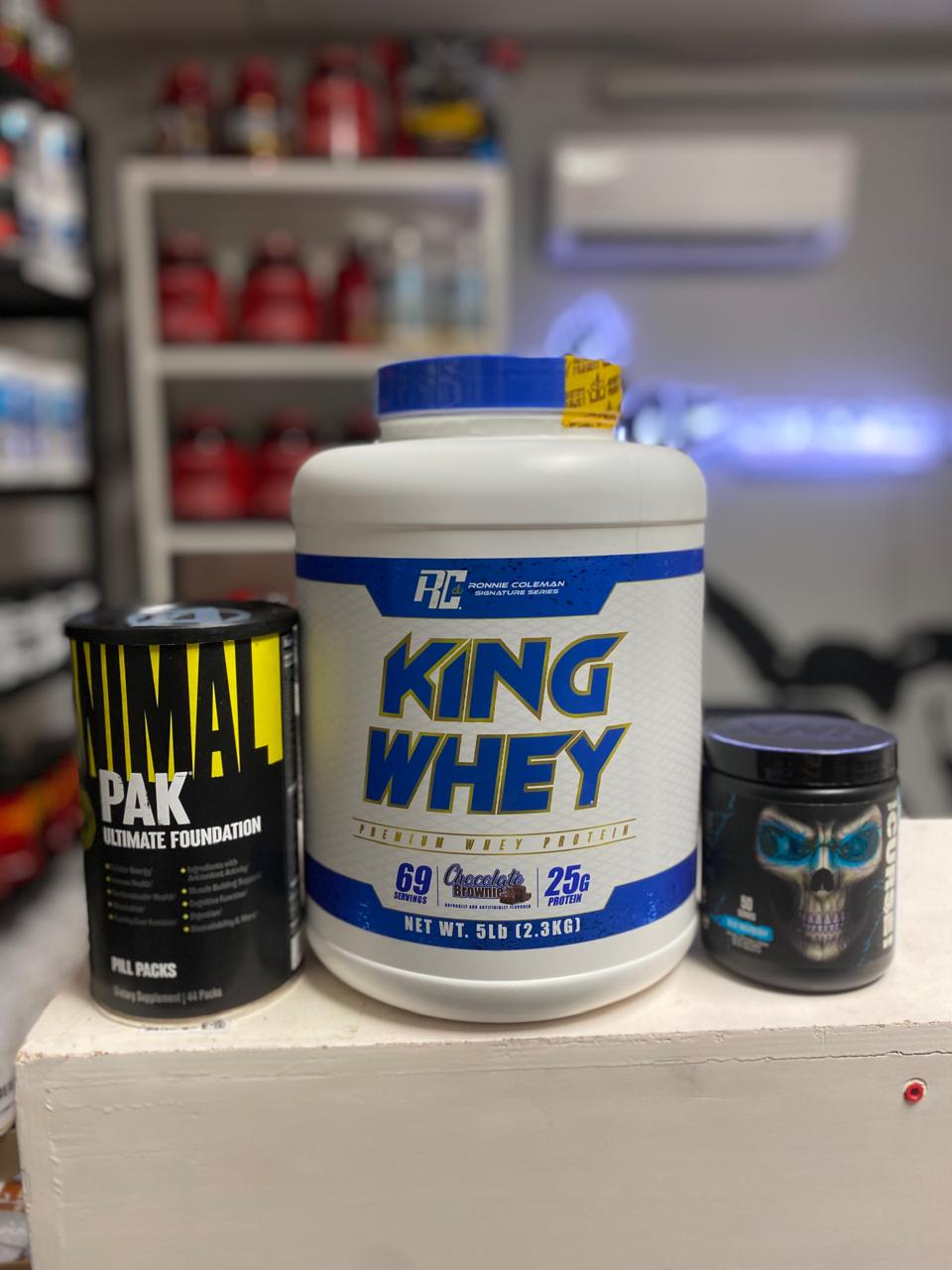 COMBO (THE CURSE 50 SERV JNX SPORTS+ KING WHEY 5 LBS RONNIE COLEMAN SIGNATURES+ANIMAL PAK 44 PACKS UNIVERSAL) - Imagen 2